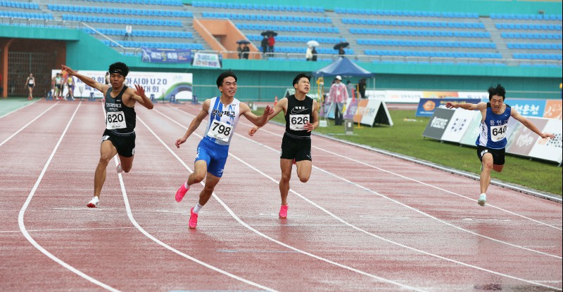 남자고등부 100m 우승 김정윤(경남체고)