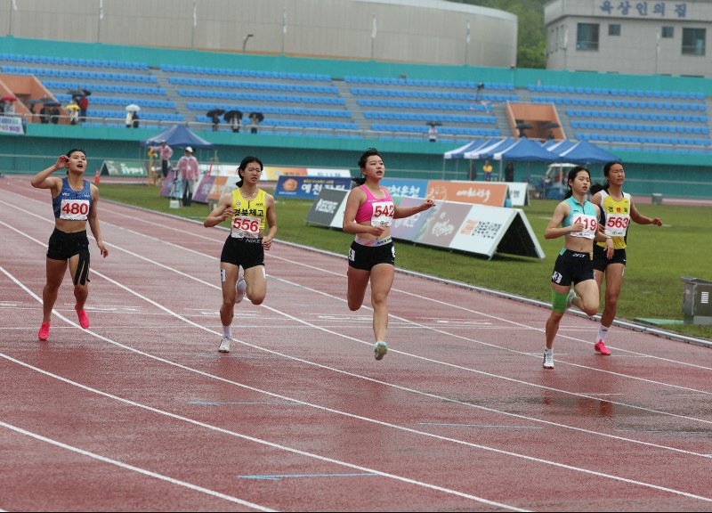 여자고등부 100m 우승 이다원(전남체고)