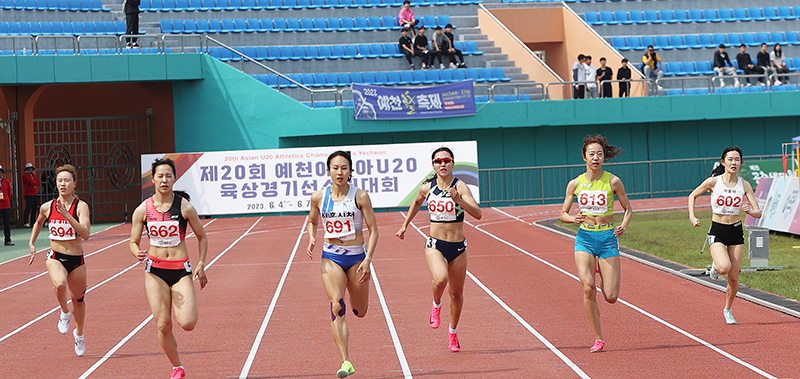 여자부 200m 1위 이민정(배번 691, 사진 왼쪽 3번째)