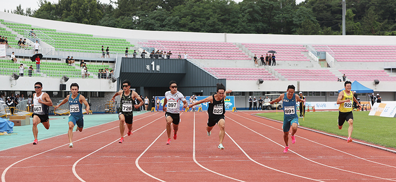 남자부 100m 우승 이용문(서천군청)