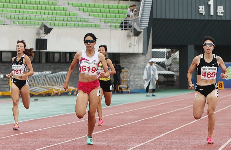 여자부 400m 우승 김서윤(창원군청)