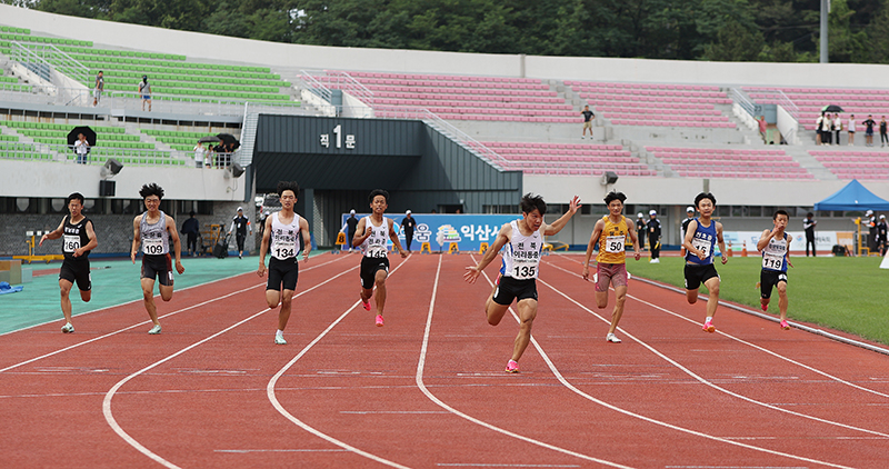 남자중학교부 100m 우승 최명진(이리동중)