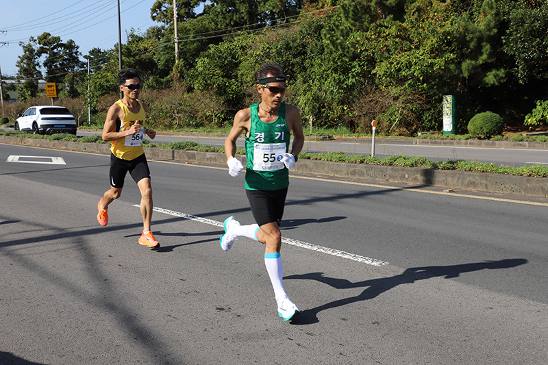 역주하는 3구간(거리 12.1km, 남자 40대초반) 1위 김회묵(경기도)