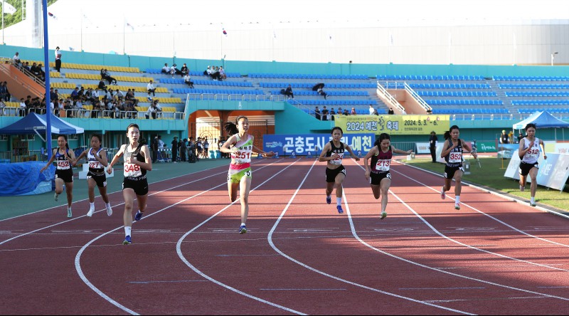 여중부 100m 대회신기록 노윤서 피니시