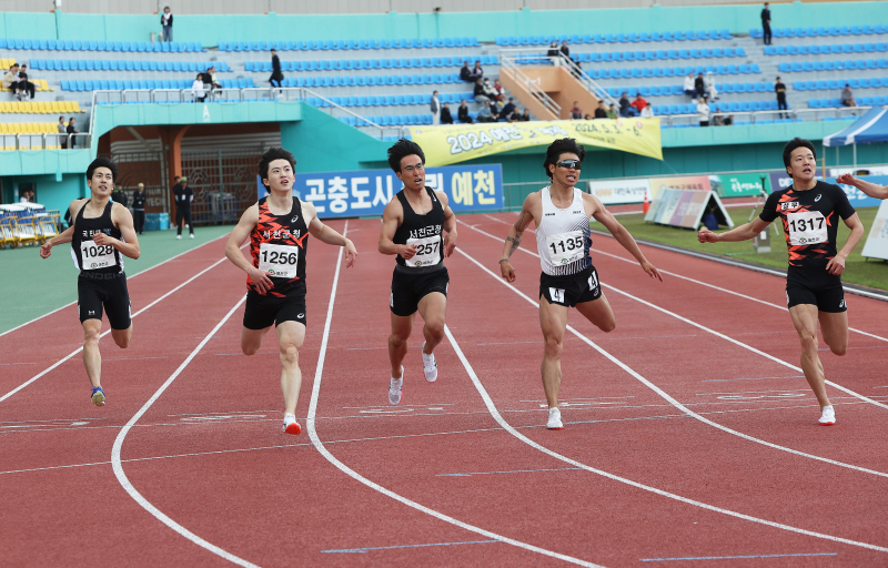 남자부 200m 우승 서민준(서천군청)