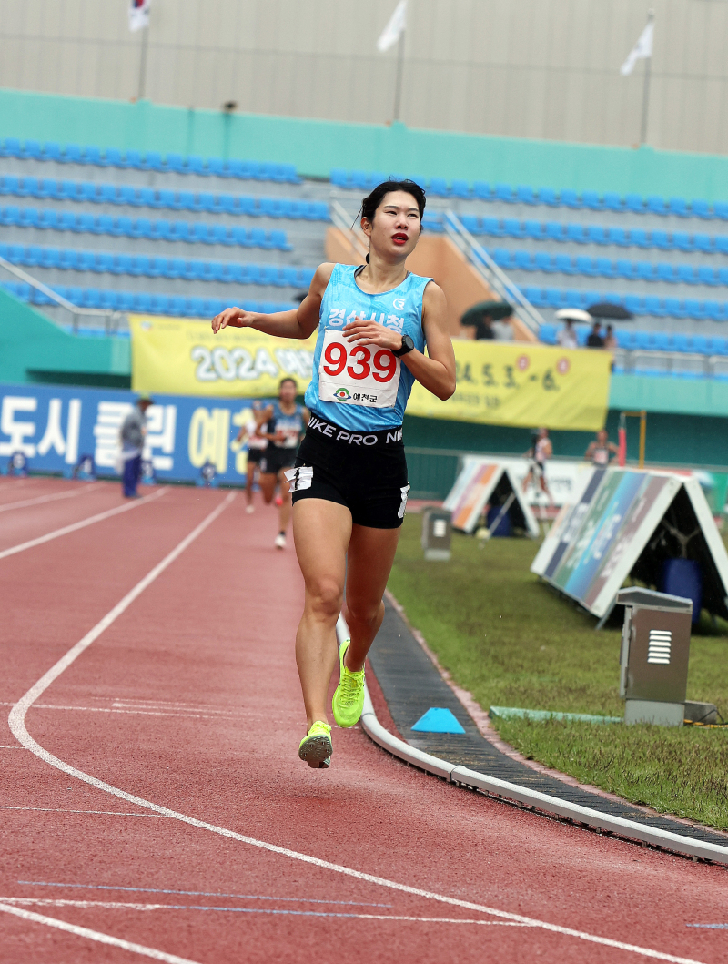 여자부 1500m 1위 김유진 피니시