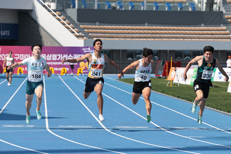 남자 일반부 100m 우승 나마디 조엘진(241)