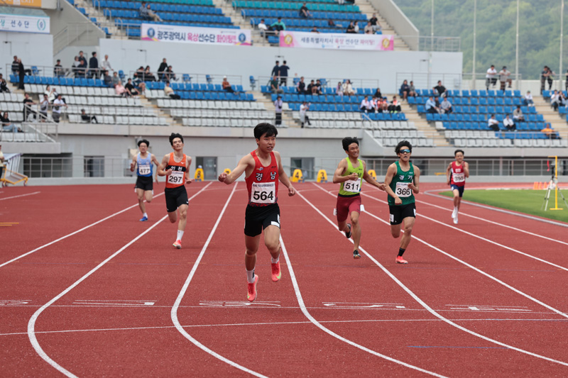 ³²ÁߺΠ400m ´ëȸ½Å±â·Ï ±èÁØ(564)