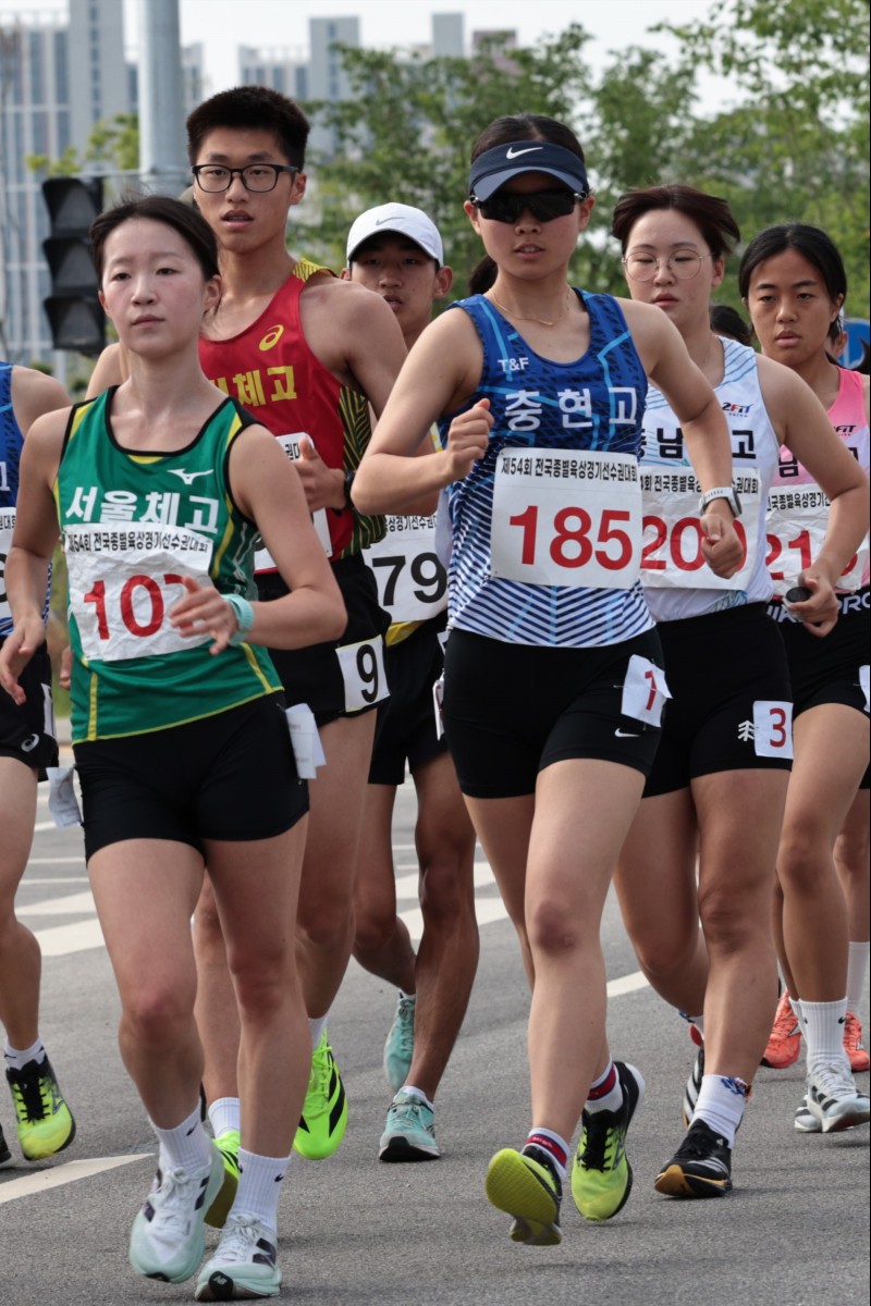 여고부 10km 경보 대회신기록 권서린(185, 충현고), 49분39초