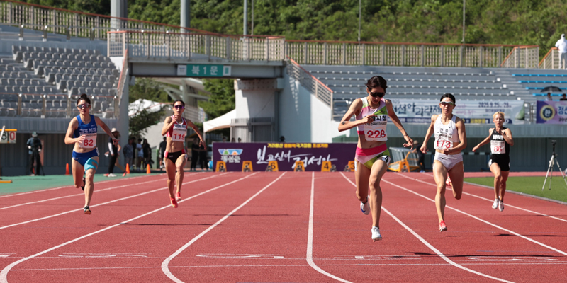 여자부 400m 우승 김서윤(228)