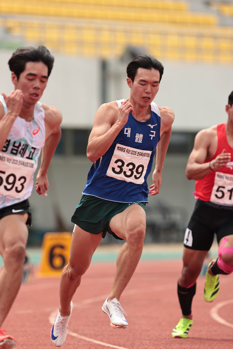 남고부 200m 우승 김동진(339)