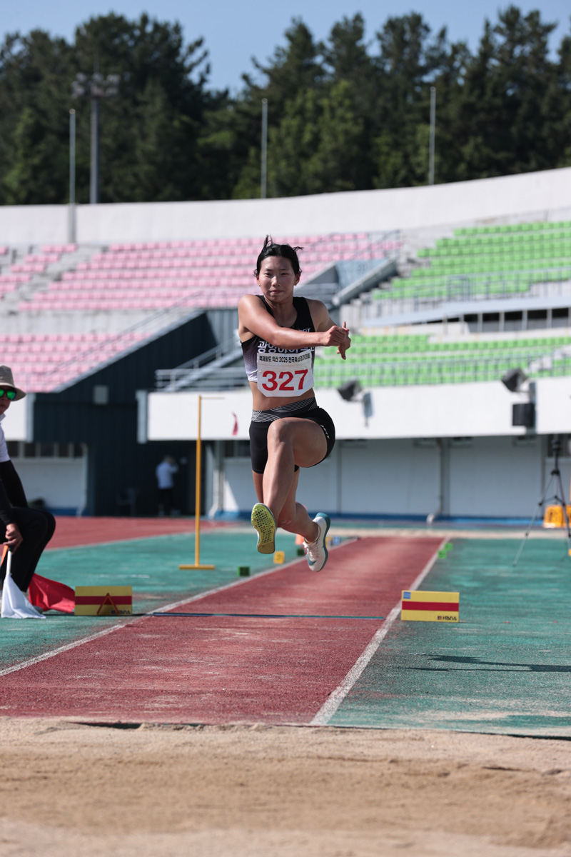 여고부 세단뛰기 준우승 서예지(327)