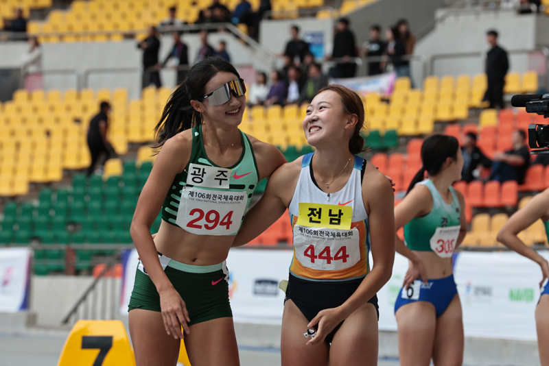 여자부 100m 우승 이은빈(444)