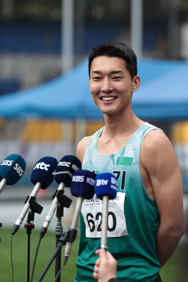 남자부 높이뛰기 우승 우상혁
