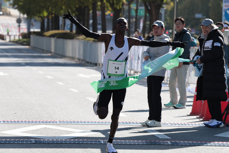 국제부 우승 리틀 닉 킷툰두(케냐)