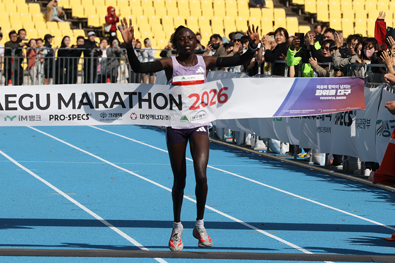 여자 국제부 우승 릴리안 카사이트 렌제룩(케냐)