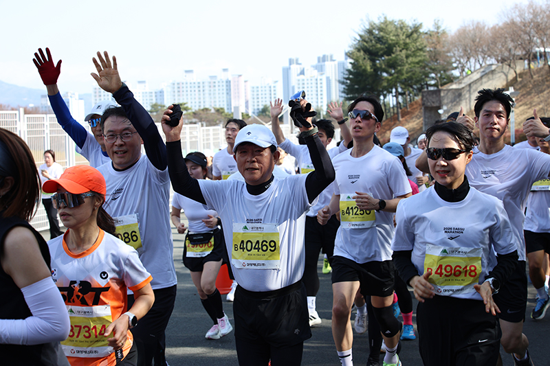 육현표 회장과 시민들