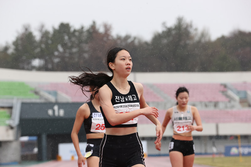 대회 3관왕, 윤제리(257)