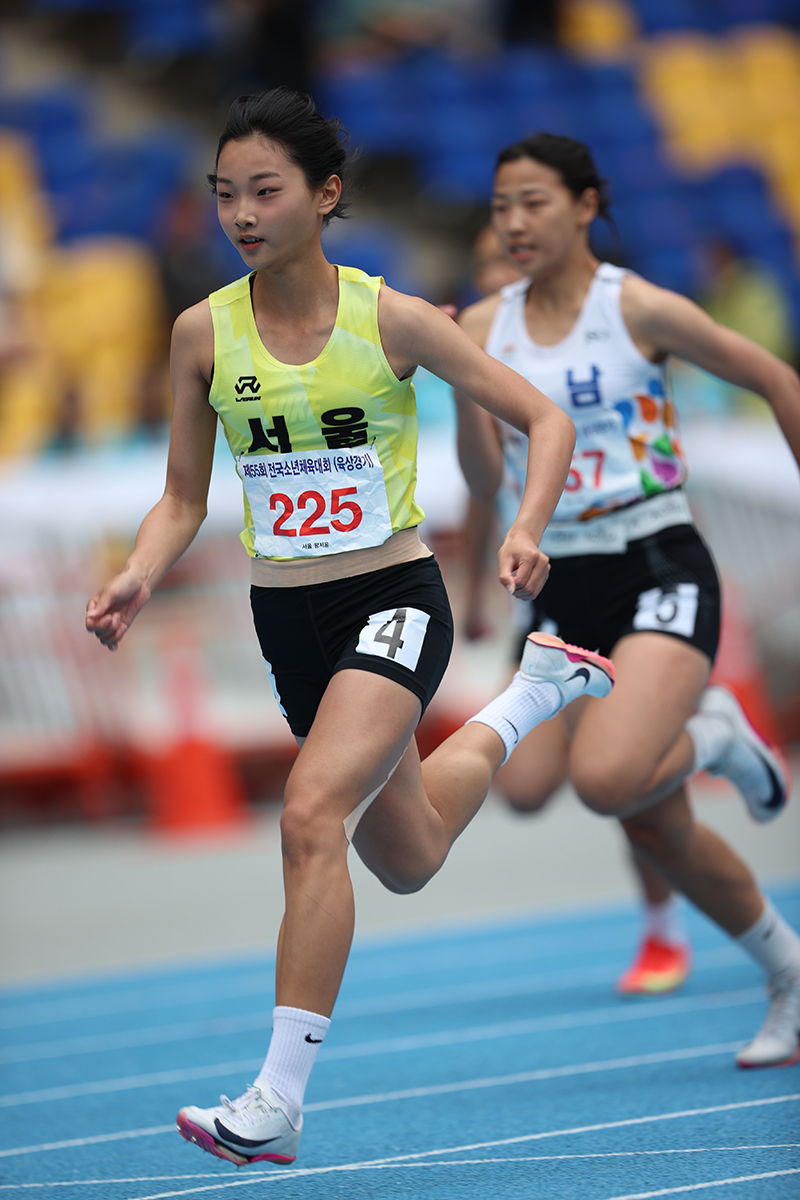 여중부 100m 대회신기록 왕서윤(225)