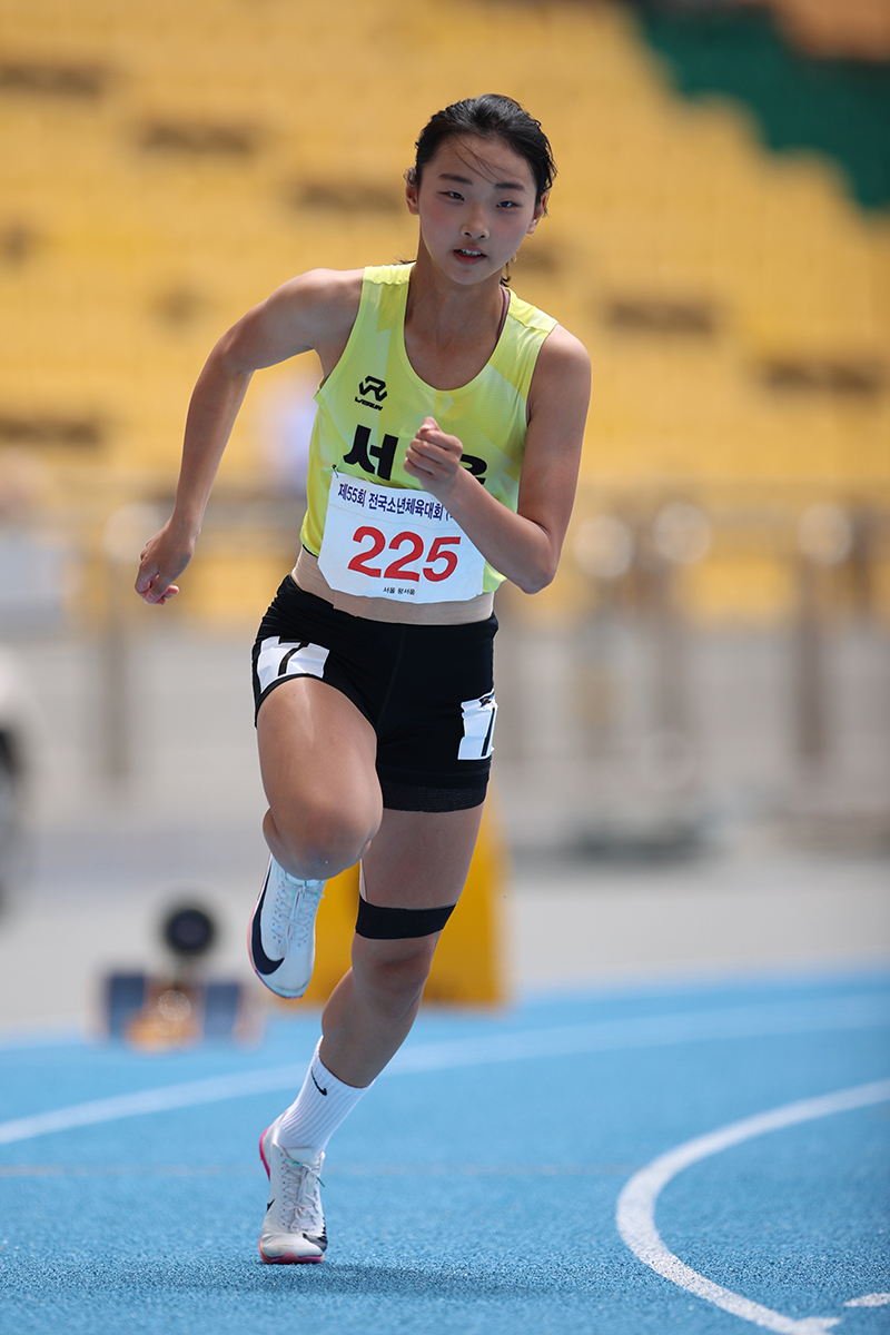 여중부 200m 부별신기록 대회 3관왕 / 대회3관왕, 부별한국기록 2개 세레머니
