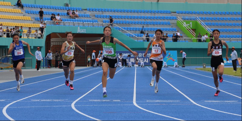 여자초등부 100m 우승 이다연(108)