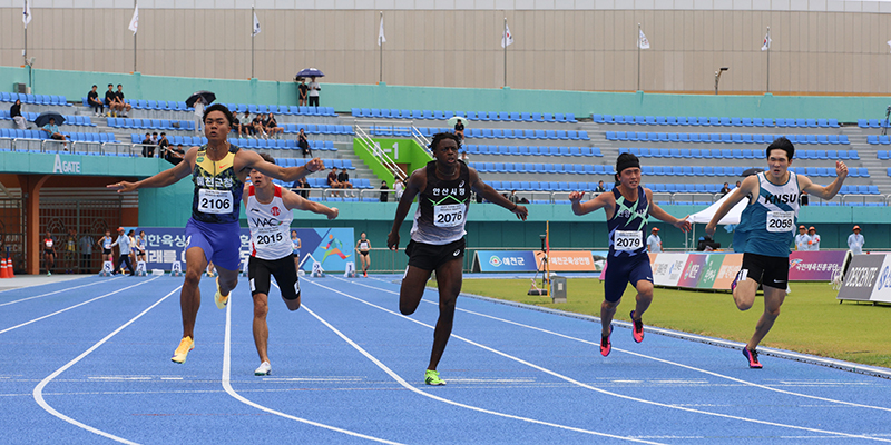남자 100m 우승 나마디조엘진(2106)