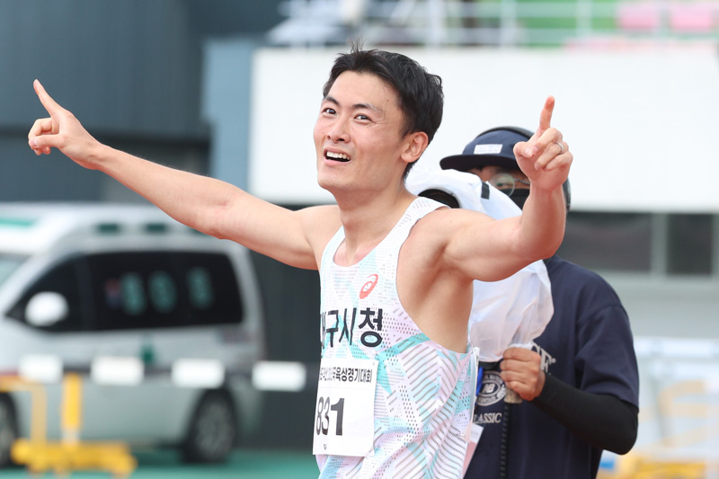 남자부 400m허들 대회신기록 김주호(831) 