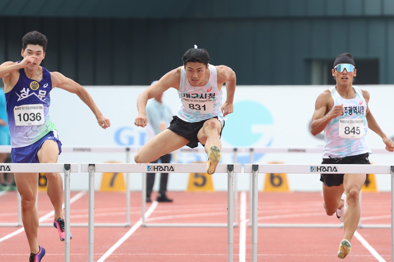 남자부 400m허들 대회신기록 김주호(831) 