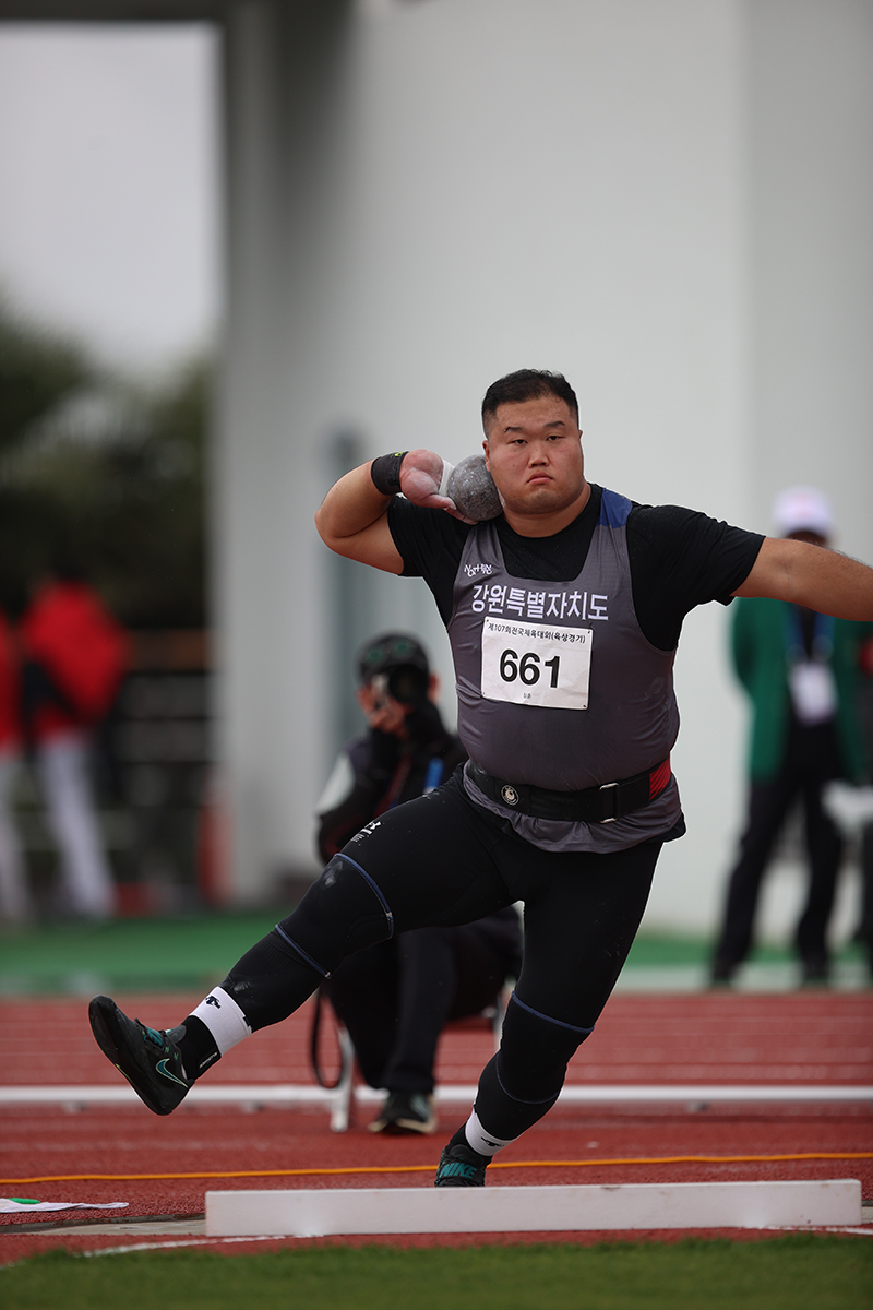 남자 포환던지기 우승 심준